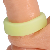 GLOW - BIG "O" GREEN
